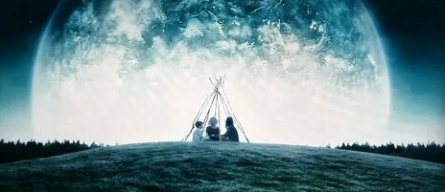 Крест на земле и луна в небе кадры Крест на земле и луна в небе кадры
