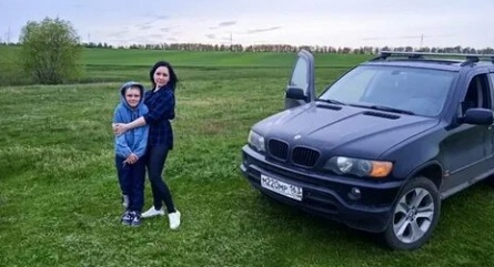 Крестник Королевой получил BMW кадры