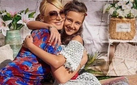 Кристина Орбакайте отметила 42-летие с семьей кадры