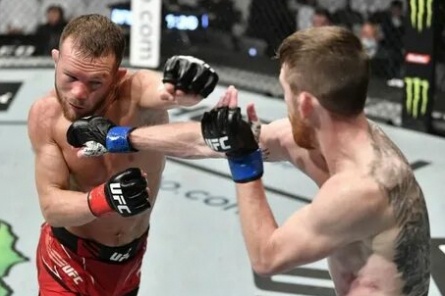 Таинственная супруга бойца UFC Петра Яна: кто скрывается за успехом чемпиона? кадры