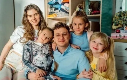 Открываем тайны семьи Авериных: где скрывается отец Максима и кто его родители? кадры Открываем тайны семьи Авериных: где скрывается отец Максима и кто его родители? кадры
