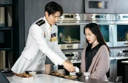 Кухня для монархов кадры