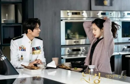 Кухня для монархов кадры