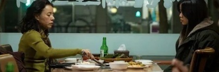 Квартира с двумя женщинами кадры Квартира с двумя женщинами кадры