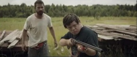 ЛаБаф с Дугласом вытащили фильм в лидеры кадры