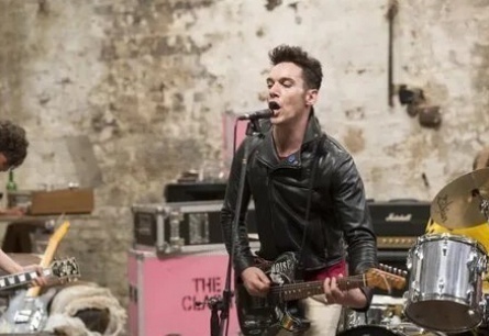 Лидера панк-группы The Clash вспомнят в байопике кадры Лидера панк-группы The Clash вспомнят в байопике кадры