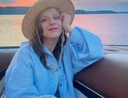 Лиза Арзамасова могла влюбиться в 40-летнего кадры