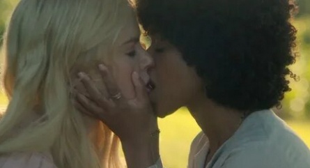 Love with a Perfect Stranger кадры