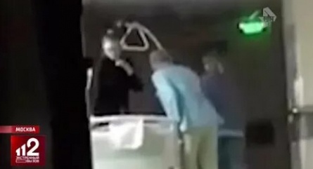 Лохан избила медсестру кадры