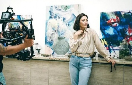 Преображение и трагедия: как живут звезды за кадром в мире после землетрясения. Постучись в мою дверь, чтобы узнать кадры