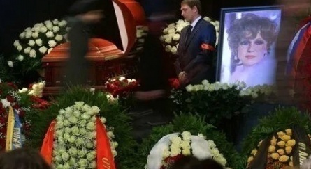 Людмилу Гурченко проводили в последний путь кадры Людмилу Гурченко проводили в последний путь кадры