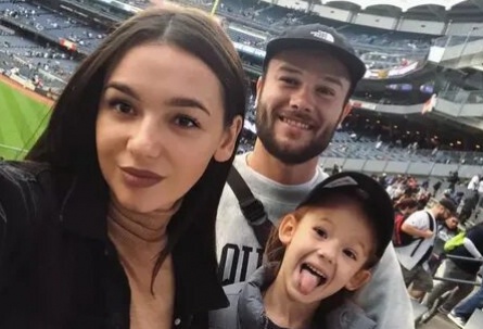 Макс Корж и его непоколебимая любовь: Жена Татьяна подарила ему двоих наследников кадры