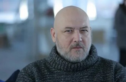 Максим Суханов взял на себя роль двойника кадры