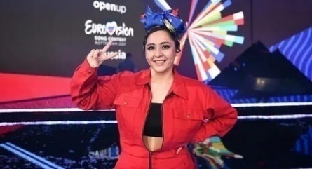 Manizha пожаловалась на травлю после победы в отборе на Евровидение кадры Manizha пожаловалась на травлю после победы в отборе на Евровидение кадры
