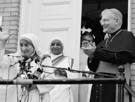 Земной ангел или Ватиканский убийца: правда о Матери Терезе, которую скрывают от нас кадры