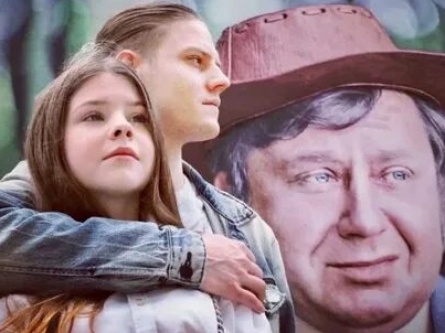 Младшие дети Олега Табакова вышли в свет вместе с мамой кадры Младшие дети Олега Табакова вышли в свет вместе с мамой кадры