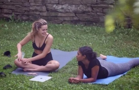 Модель Йога кадры