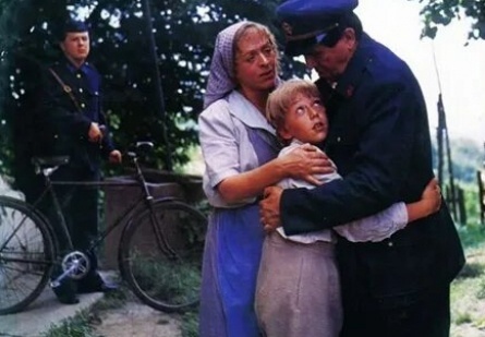 Moj ata, socialisticni kulak кадры Moj ata, socialisticni kulak кадры