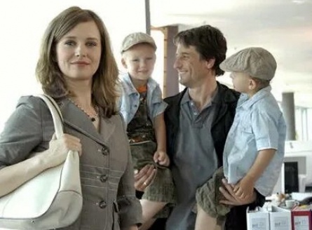 Мужчина рядом кадры