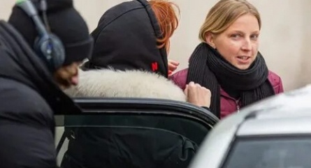 Мы здесь, чтобы вам помочь кадры