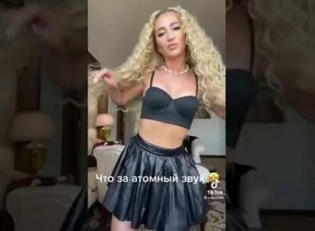 На место главной блондинки 
