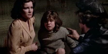 Наблюдающий незнакомец кадры Наблюдающий незнакомец кадры