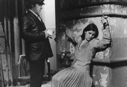 Наблюдающий незнакомец кадры Наблюдающий незнакомец кадры