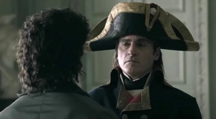 Феникс и Скотт принимают вызов: громкий экранный дебют Наполеона Ридли для взрослых кадры