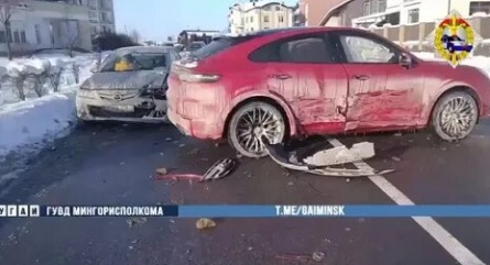 Навка помяла свой Porsche Cayenne в ДТП кадры Навка помяла свой Porsche Cayenne в ДТП кадры
