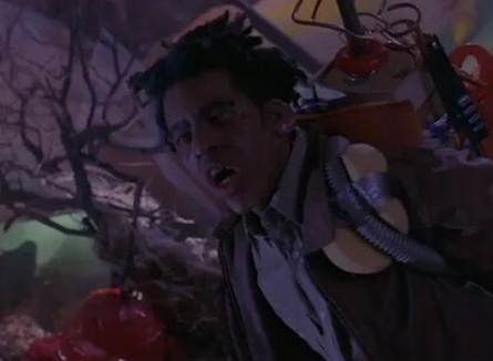 Не заглядывай под кровать кадры