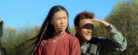 Несерьёзный герой кадры