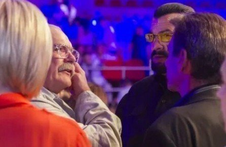 Никита Михалков поработает со Стивеном Сигалом кадры Никита Михалков поработает со Стивеном Сигалом кадры