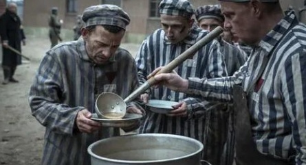 Один день в Освенциме кадры