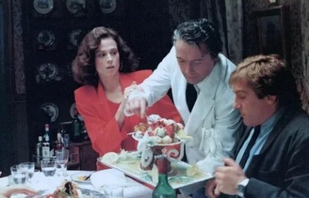 Одна женщина или две кадры