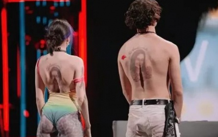 Голый искрометный юмор: Гурам Амарян о стендапе Дениса Дорохова кадры