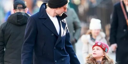 От принцессы до звезды: узнайте, как выглядит дочь Ирины Шейк и Брэдли Купера сегодня кадры