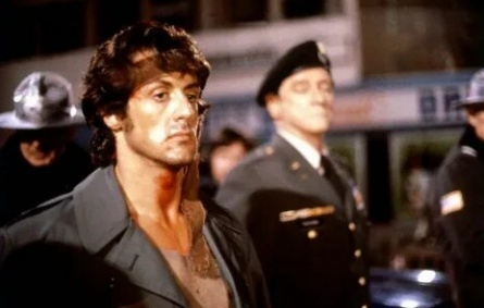 Первый контакт кадры