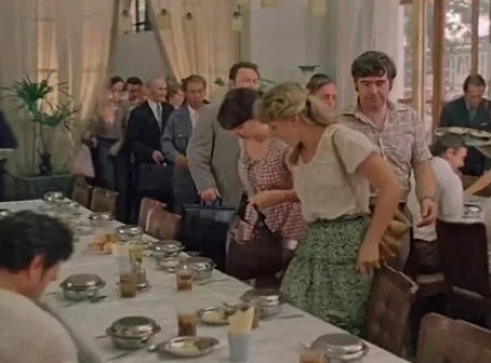 Песня для вашего столика кадры