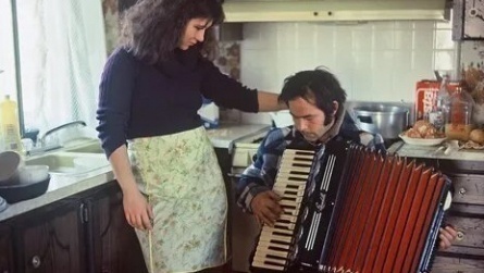 Певец кадры
