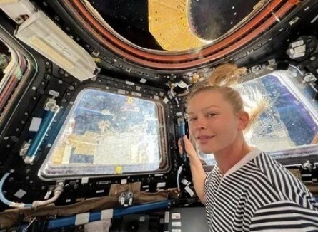 Земля плоская, но Певец Лоза: Пересильд не летала в космос - фантастический поворот кадры