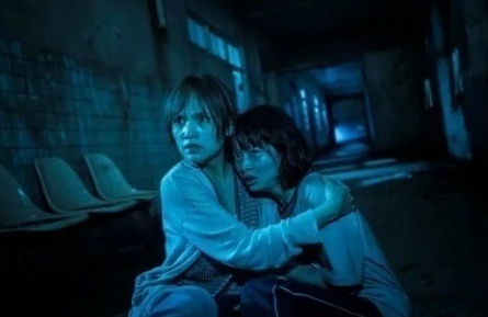 По пятам 2 кадры