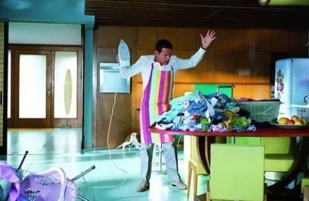 По ту сторону кровати кадры