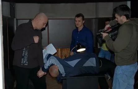 По закону кадры