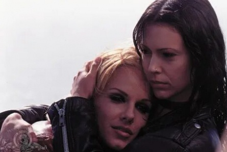 Поцелуй невесту кадры