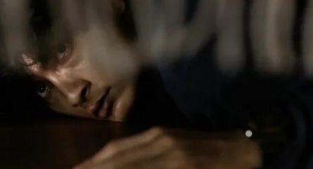 Под твоей кроватью кадры