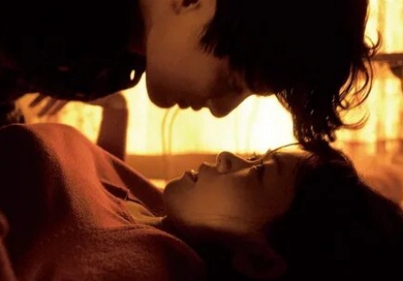 Под твоей кроватью кадры