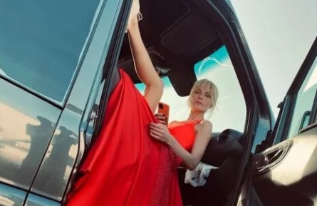Полина Гагарина повредила руку в ДТП кадры