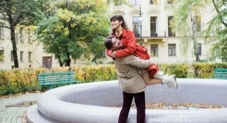Портрет женщины в красном кадры Портрет женщины в красном кадры