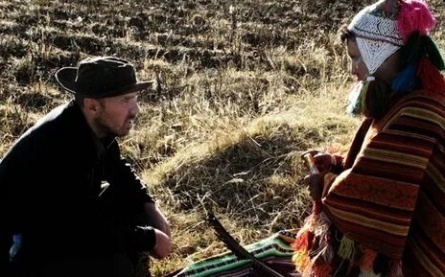 Простак за границей кадры