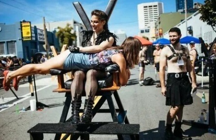 Публичное обнажение кадры